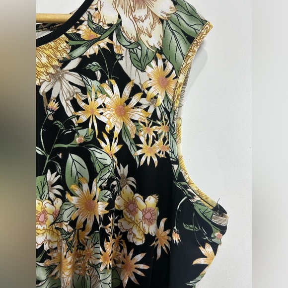 Paraphrase Floral Side Gathered Sleeveless Blouse 2X - Picture 3 of 6